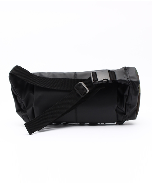 VENCEEXCHANGE(ヴァンスエクスチェンジ)の「LARKINS ラーキンスBODYBAG (ショルダーバッグ・メンズ・ダークグリーン/ブラック/ホワイト・FREE)」の5枚目の写真