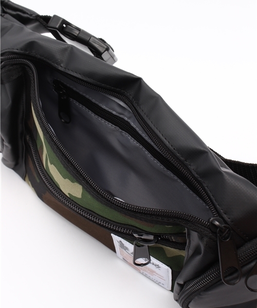 VENCEEXCHANGE(ヴァンスエクスチェンジ)の「LARKINS ラーキンスBODYBAG (ショルダーバッグ・メンズ・ダークグリーン/ブラック/ホワイト・FREE)」の13枚目の写真