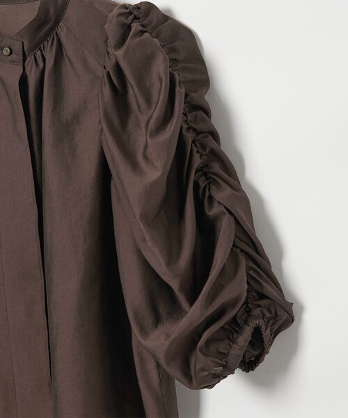 EMMEL REFINES(エメルリファインズ)の「<EMMEL REFINES>EM ギャザースリーブ バンドカラー ブラウス(シャツ/ブラウス・レディース・オフホワイト/ブラック/ダークブラウン・FREE)」の22枚目の写真