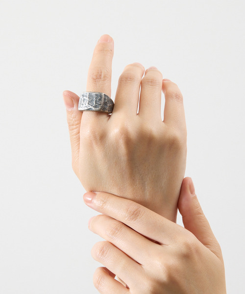 GILD(ギルド)の「GILD ギルド / Curved top atypical wide ring シルバー925エイティピカルワイドリング / G251-RI01(リング・メンズ・シルバー/プラチナム/ゴールド・21号/19号/17号/15号/13号)」の6枚目の写真