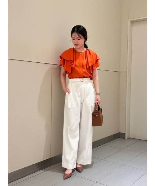 allureville(アルアバイル)の「シェルタリングタックワイドパンツ(その他パンツ・レディース・ホワイト/ベージュ・2/1)」の3枚目の写真