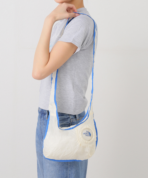 THE NORTH FACE（ザノースフェイス）の「【THE NORTH FACE/ ザ ノースフェイス】ASTRA  S NM82505（ショルダーバッグ・レディース・ブラック/レッド/ブルー系その他・FREE）」の5枚目の写真