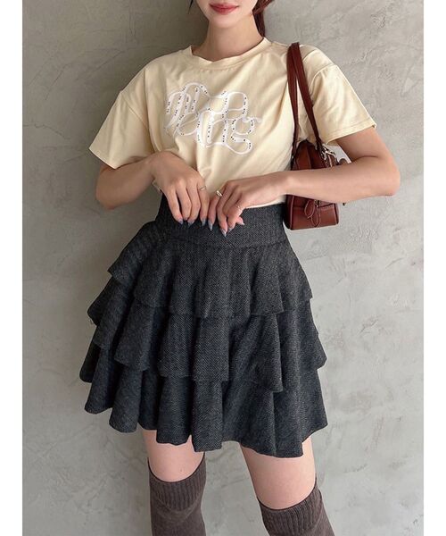 RESEXXY(リゼクシー)の「スタッズロゴTシャツ(Tシャツ/カットソー・レディース・イエロー/レッド/ホワイト/ブラック・FREE)」の1枚目の写真