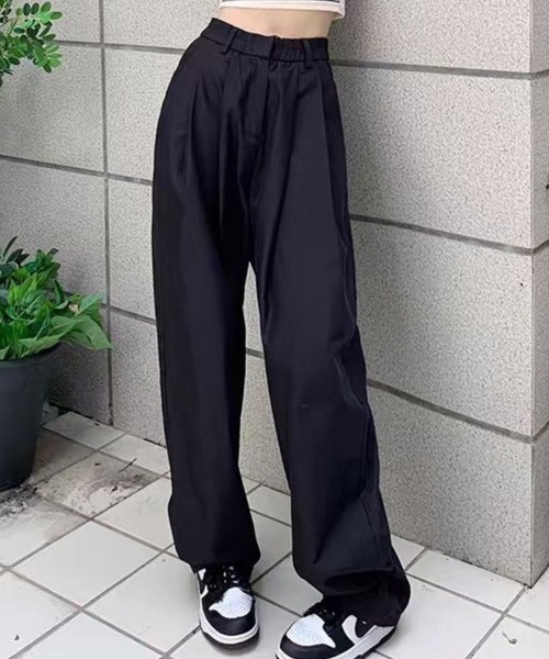 SPIGA(スピーガ)の「ルーズシルエットタック入りパンツ(その他パンツ・レディース・ブラック/ホワイト/グリーン・SMALL/MEDIUM/LARGE/X-LARGE)」の3枚目の写真
