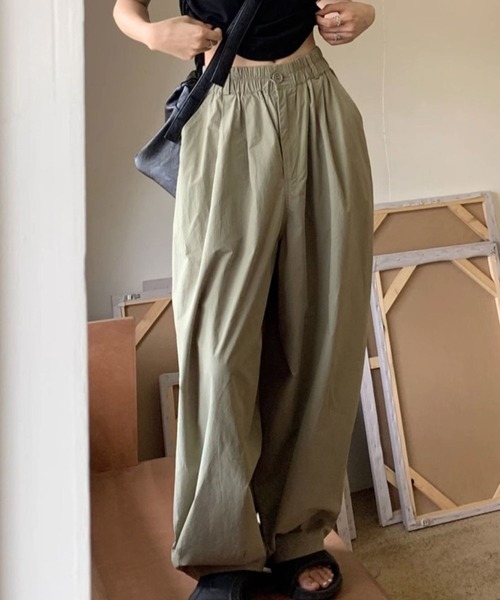 SPIGA(スピーガ)の「ルーズシルエットタック入りパンツ(その他パンツ・レディース・ブラック/ホワイト/グリーン・SMALL/MEDIUM/LARGE/X-LARGE)」の10枚目の写真