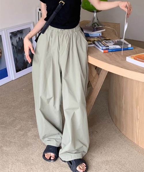 SPIGA(スピーガ)の「ルーズシルエットタック入りパンツ(その他パンツ・レディース・ブラック/ホワイト/グリーン・SMALL/MEDIUM/LARGE/X-LARGE)」の9枚目の写真