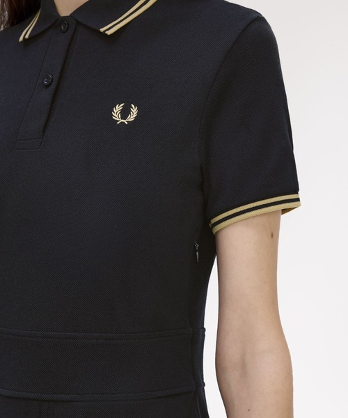 FRED PERRY(フレッドペリー)の「Tipped Pleated Tennis Dress/ティップラインプリーツテニスワンピース(ワンピース・レディース・ブラック/ブラック×ゴールド・10/8)」の8枚目の写真