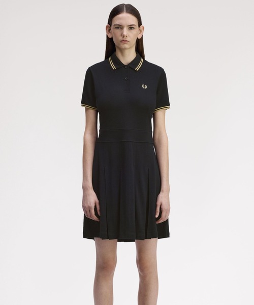 FRED PERRY(フレッドペリー)の「Tipped Pleated Tennis Dress/ティップラインプリーツテニスワンピース(ワンピース・レディース・ブラック/ブラック×ゴールド・10/8)」の9枚目の写真