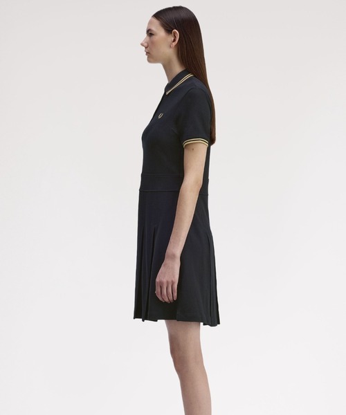 FRED PERRY(フレッドペリー)の「Tipped Pleated Tennis Dress/ティップラインプリーツテニスワンピース(ワンピース・レディース・ブラック/ブラック×ゴールド・10/8)」の10枚目の写真
