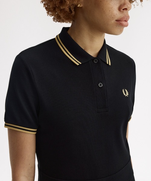 FRED PERRY（フレッドペリー）の「Tipped Pleated Tennis Dress／ティップラインプリーツテニスワンピース（ワンピース・レディース・ブラック/ブラック×ゴールド・10/8）」の12枚目の写真