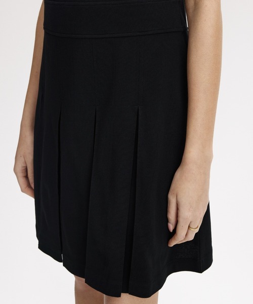 FRED PERRY（フレッドペリー）の「Tipped Pleated Tennis Dress／ティップラインプリーツテニスワンピース（ワンピース・レディース・ブラック/ブラック×ゴールド・10/8）」の13枚目の写真