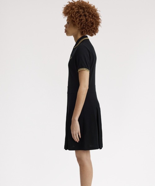 FRED PERRY（フレッドペリー）の「Tipped Pleated Tennis Dress／ティップラインプリーツテニスワンピース（ワンピース・レディース・ブラック/ブラック×ゴールド・10/8）」の15枚目の写真