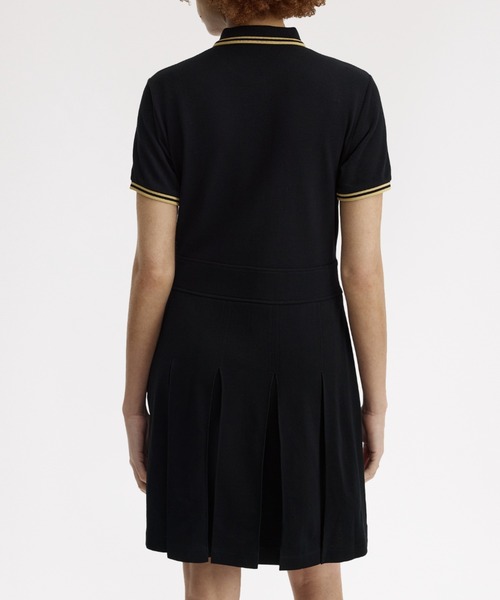 FRED PERRY（フレッドペリー）の「Tipped Pleated Tennis Dress／ティップラインプリーツテニスワンピース（ワンピース・レディース・ブラック/ブラック×ゴールド・10/8）」の10枚目の写真