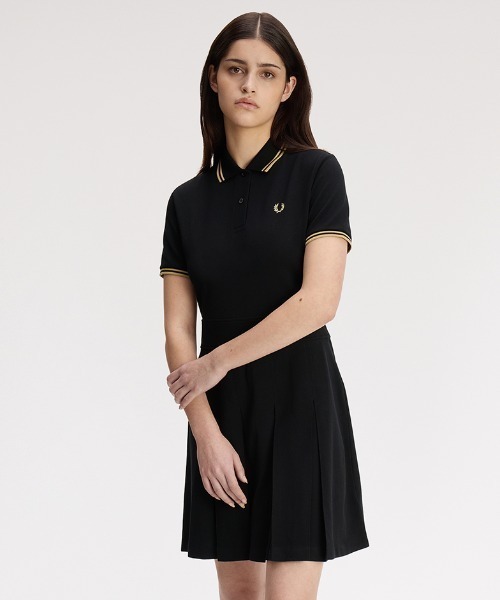 FRED PERRY(フレッドペリー)の「Tipped Pleated Tennis Dress/ティップラインプリーツテニスワンピース(ワンピース・レディース・ブラック/ブラック×ゴールド・10/8)」の10枚目の写真