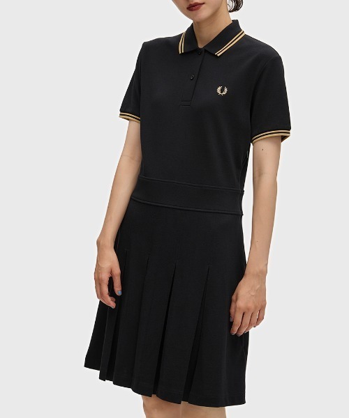 FRED PERRY(フレッドペリー)の「Tipped Pleated Tennis Dress/ティップラインプリーツテニスワンピース(ワンピース・レディース・ブラック/ブラック×ゴールド・10/8)」の15枚目の写真