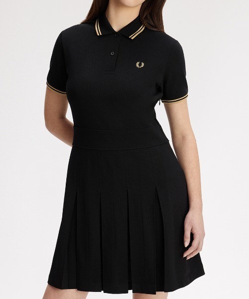 FRED PERRY(フレッドペリー)の「Tipped Pleated Tennis Dress/ティップラインプリーツテニスワンピース(ワンピース・レディース・ブラック/ブラック×ゴールド・10/8)」の11枚目の写真