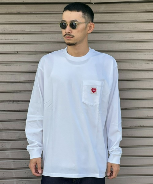 Carhartt(カーハート)の「【Carhartt WIP】L/S POCKET HEART T-SHIRT(Tシャツ/カットソー・メンズ・ホワイト×レッド/ブラック×レッド/ブラック/ホワイト・MEDIUM/X-LARGE/LARGE)」の2枚目の写真