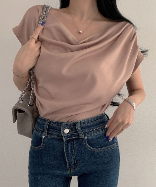 PIN(ピン)の「ドレープネックサテンライクトップス(Tシャツ/カットソー・レディース・ホワイト/ブラウン/ピンク/ブラック・FREE)」の15枚目の写真