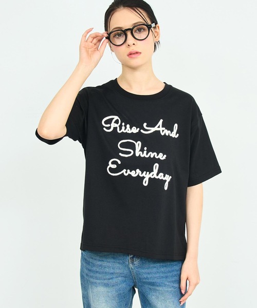 ANAP(アナップ)の「サイドスリット コード刺繍 Tシャツ(Tシャツ/カットソー・レディース・ブラック/ホワイト・FREE)」の1枚目の写真