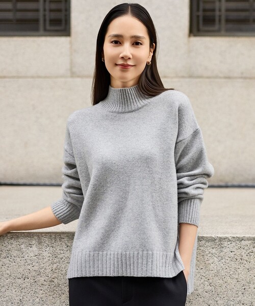 自由区(ジユウク)の「ウールカシミヤブレンドスパンコールハイネック ニット(ニット/セーター・レディース・ライトグレー系/ブラック系/ブラウン系/ベージュ系・44)」の2枚目の写真