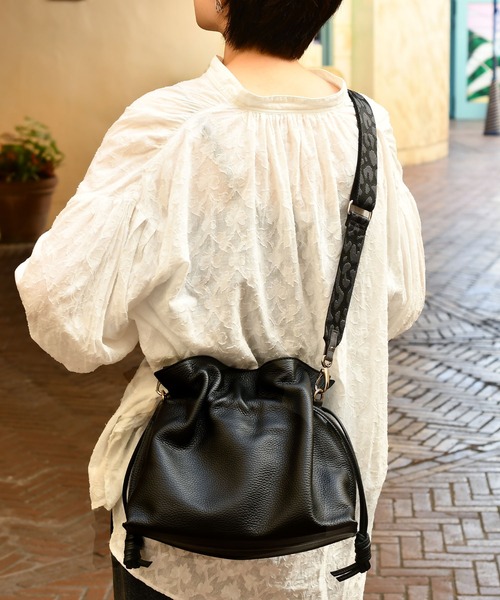 LAZY SUSAN(レイジースーザン)の「ショルダーベルト レオパ―ド(ショルダーバッグ・レディース・ホワイト/グレー・FREE)」の5枚目の写真