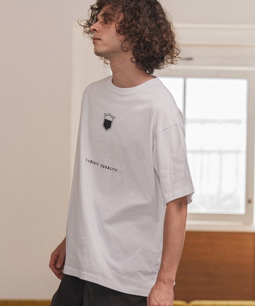 CAMBIO（カンビオ）の「mt9992- プリントT_End-roll Tシャツ(2502112MCB)（Tシャツ/カットソー・メンズ・ブラック/ホワイト/セージグリーン・S/M/L/XL）」の17枚目の写真