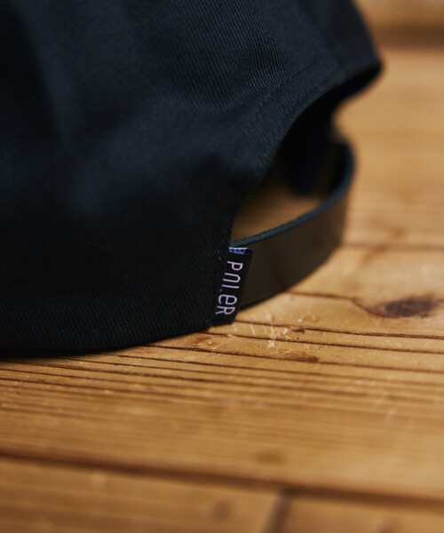 POLeR（ポーラー）の「POLeR × FREAK'S STORE/ポーラー × フリークスストア 別注 COTTON CAP ワンポイントロゴ コットンキャップ（キャップ・メンズ・ブラック/ベージュ/ネイビー・ONE SIZE）」の8枚目の写真
