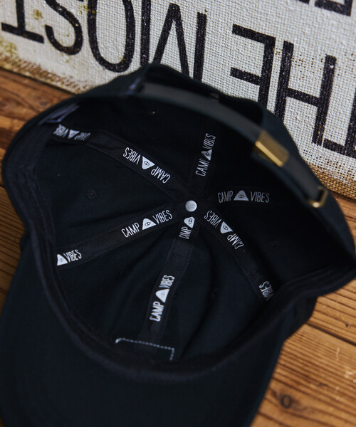 POLeR（ポーラー）の「POLeR × FREAK'S STORE/ポーラー × フリークスストア 別注 COTTON CAP ワンポイントロゴ コットンキャップ（キャップ・メンズ・ブラック/ベージュ/ネイビー・ONE SIZE）」の13枚目の写真