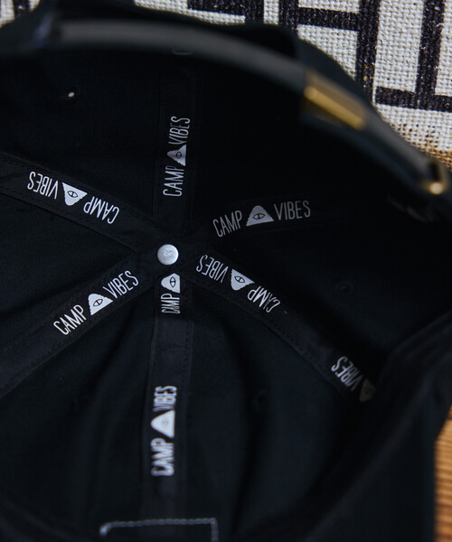 POLeR（ポーラー）の「POLeR × FREAK'S STORE/ポーラー × フリークスストア 別注 COTTON CAP ワンポイントロゴ コットンキャップ（キャップ・メンズ・ブラック/ベージュ/ネイビー・ONE SIZE）」の14枚目の写真