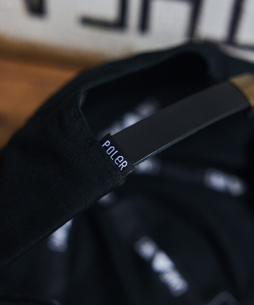 POLeR（ポーラー）の「POLeR × FREAK'S STORE/ポーラー × フリークスストア 別注 COTTON CAP ワンポイントロゴ コットンキャップ（キャップ・メンズ・ブラック/ベージュ/ネイビー・ONE SIZE）」の15枚目の写真