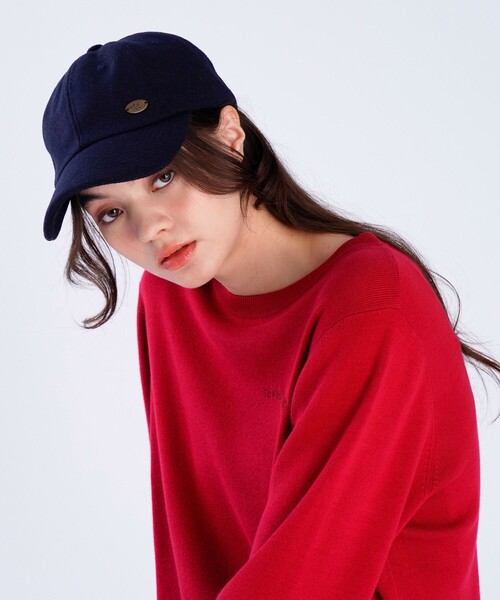 To b. by agnes b.（トゥービーバイアニエスベー）の「ロゴ プレート キャップ（キャップ・レディース・ネイビー・FREE）」の3枚目の写真