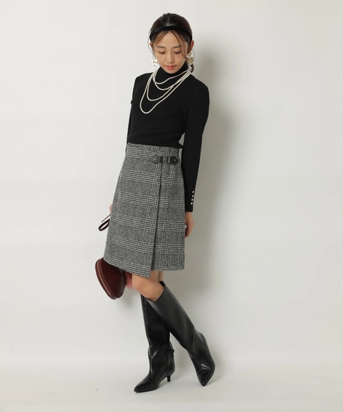 JUSGLITTY（ジャスグリッティー）の「ハイネックラメリブニット（ニット/セーター・レディース・ブラック/ホワイト/ベージュ系その他/グレイッシュベージュ/ブラウン・2）」の11枚目の写真