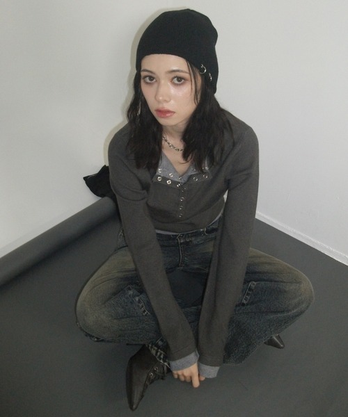 ENVYM（アンビー）の「配色 レイヤード ヘンリーネック ニットトップス（ニット/セーター・レディース・ブラウン/チャコールグレー・FREE）」の17枚目の写真