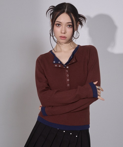 ENVYM（アンビー）の「配色 レイヤード ヘンリーネック ニットトップス（ニット/セーター・レディース・ブラウン/チャコールグレー・FREE）」の11枚目の写真