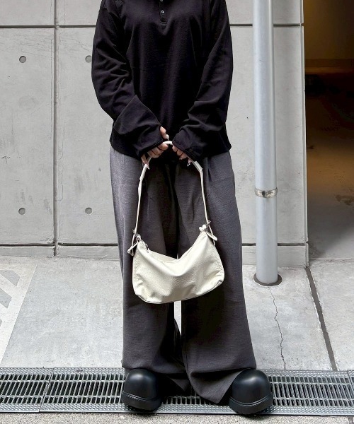 Chikashitsu +（チカシツプラス）の「【Chikashitsu +】over tuck slacks / 【チカシツプラス】オーバータックスラックス（スラックス・メンズ・ブラック/グレー・M/S/L）」の5枚目の写真