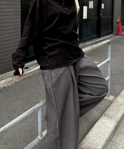 Chikashitsu +（チカシツプラス）の「【Chikashitsu +】over tuck slacks / 【チカシツプラス】オーバータックスラックス（スラックス・メンズ・ブラック/グレー・M/S/L）」の7枚目の写真