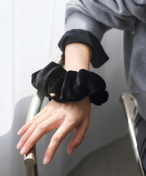 IENA（イエナ）の「BLACK ベロアシュシュ（その他ヘアアクセサリー・レディース・ブラック・FREE）」の3枚目の写真