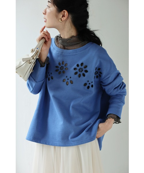 cawaii(カワイイ)の「連なるパンチングフラワーのプルオーバートップス(Tシャツ/カットソー・レディース・ライトブルー・FREE)」の13枚目の写真