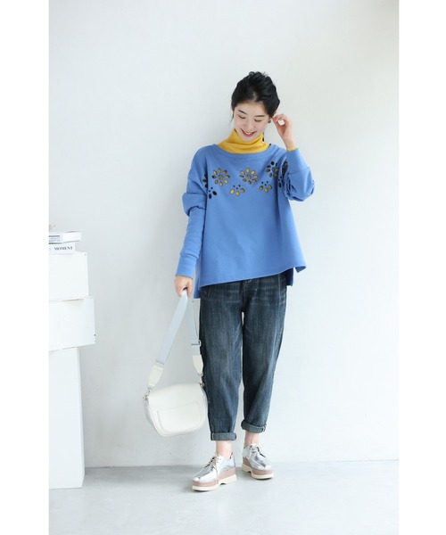 cawaii(カワイイ)の「連なるパンチングフラワーのプルオーバートップス(Tシャツ/カットソー・レディース・ライトブルー・FREE)」の14枚目の写真