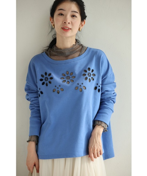 cawaii(カワイイ)の「連なるパンチングフラワーのプルオーバートップス(Tシャツ/カットソー・レディース・ライトブルー・FREE)」の15枚目の写真