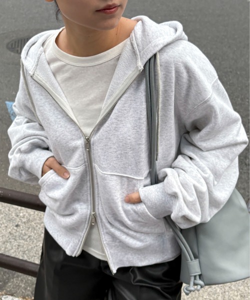 feepur（フェピュール）の「ダブルジップベーシックパーカー（パーカー・レディース・ブラック/レッド/ブラウン/杢グレー/オートミール・MEDIUM）」の10枚目の写真