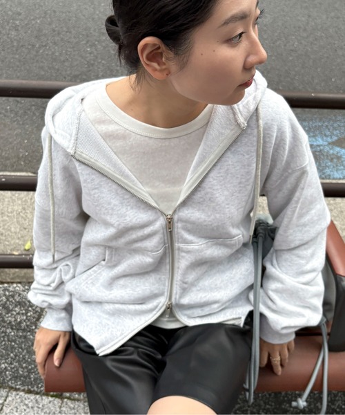 feepur（フェピュール）の「ダブルジップベーシックパーカー（パーカー・レディース・ブラック/レッド/ブラウン/杢グレー/オートミール・MEDIUM）」の16枚目の写真