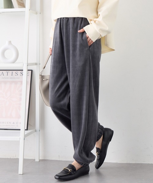 Viola e Viola（ヴィオラエヴィオラ）の「毛布のような温かさ　楽ぽか裏ファージョグパンツ（その他パンツ・レディース・モカ/チャコール/アイボリー/ブラック・LL/L/M）」の4枚目の写真