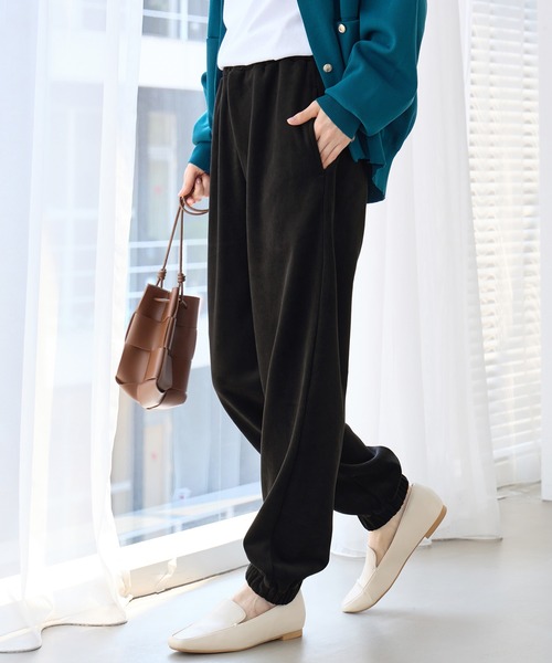 Viola e Viola（ヴィオラエヴィオラ）の「毛布のような温かさ　楽ぽか裏ファージョグパンツ（その他パンツ・レディース・モカ/チャコール/アイボリー/ブラック・LL/L/M）」の3枚目の写真
