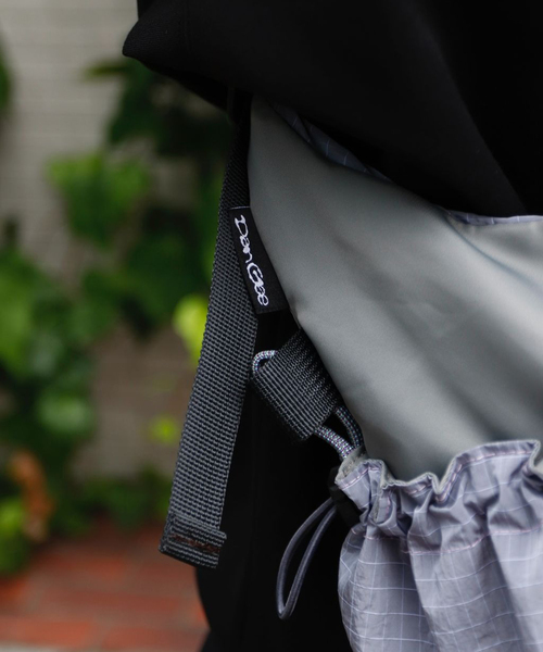 WISM（ウィズム）の「Dan Gee / ダン ジー POLY BAG（ショルダーバッグ・メンズ・パープル系その他・FREE）」の2枚目の写真