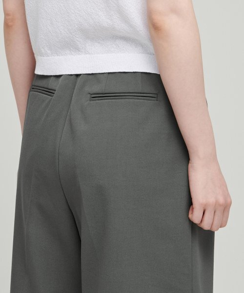 MUSINSA STANDARD WOMAN（ムシンサスタンダードウーマン）の「ウーマンズワイドバミューダ隠しバンディングハーフスラックス[ライトカーキ]（スラックス・レディース・その他・30/24/26/27/28/25/29）」の7枚目の写真