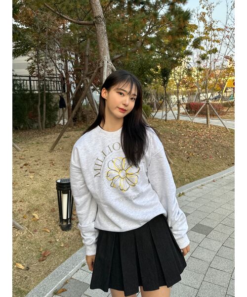 MILLION DAY(ミリオンデイ)の「MILLION ROUND FLOWER SWEATSHIRT(スウェット・レディース・ダークグリーン/ネイビー/アイボリー・LARGE/X-LARGE/MEDIUM)」の8枚目の写真