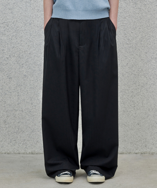 GLW(ジーエルダブリュ)の「ツーピンタックワイドストライプスラックスブラック(スラックス・レディース・その他・SMALL/MEDIUM/LARGE)」の2枚目の写真