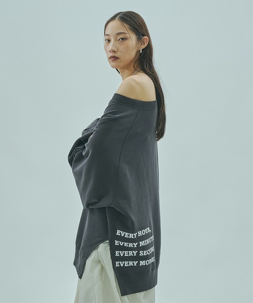 ROSE BUD(ローズバッド)の「(GENE HEAVENS)TUCK SLEEVE GRAPHIC LOGO SWEAT(スウェット・レディース・その他/チャコールグレー・ONE SIZE)」の4枚目の写真