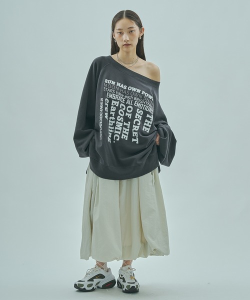 ROSE BUD(ローズバッド)の「(GENE HEAVENS)TUCK SLEEVE GRAPHIC LOGO SWEAT(スウェット・レディース・その他/チャコールグレー・ONE SIZE)」の6枚目の写真